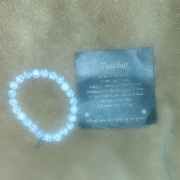 💕 5 for 25 💕Elegant White Beaded Bracelet - Picture 3 of 5